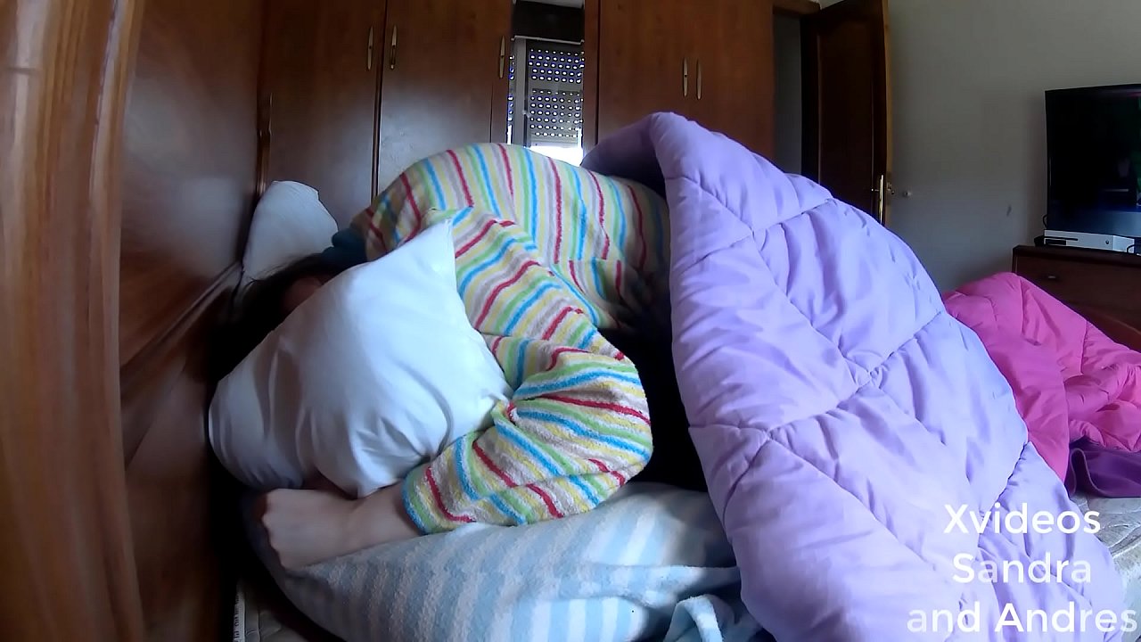 She throws me the umpteenth and gets hot rubbing against my cock, gets very horny has her pussy wet with the urge to cock but before a good blowjob, then shoves the fat cock into her young pussy