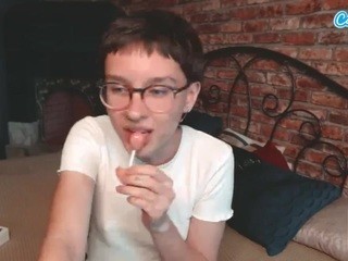 Lily on cam for live free nude video chat now