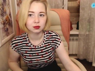 Mia on cam for live free nude video chat now