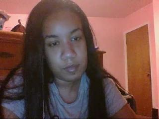 pretty-petite on cam for live free nude video chat now