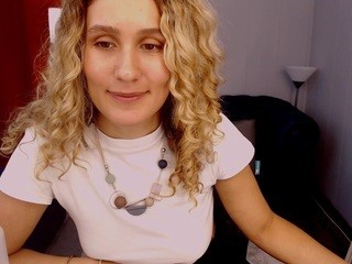 christinepholio on cam for live free nude video chat now