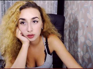 Grace on cam for live free nude video chat now