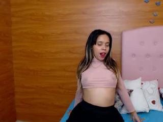 Lore Morante on cam for live free nude video chat now