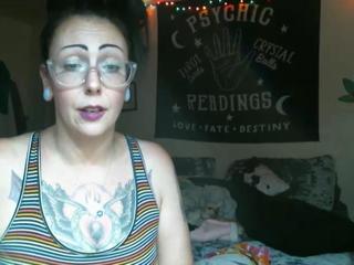 queenlucysoles on cam for live free nude video chat now