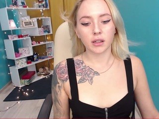 Sabrina Adamson on cam for live free nude video chat now