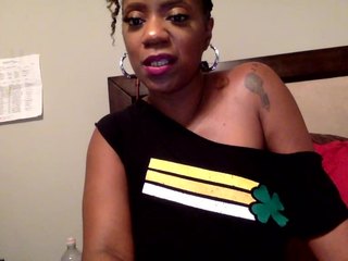 sassywithcurves100 on cam for live free nude video chat now