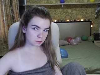 lovely-avril on cam for live free nude video chat now