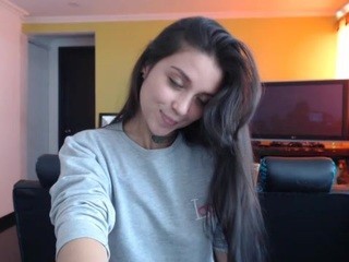 niicol-suarez on cam for live free nude video chat now