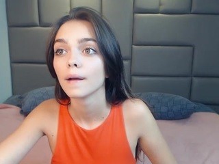 queenevaa on cam for live free nude video chat now