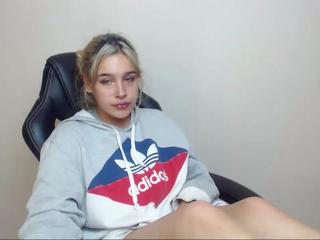 sophie-iqos on cam for live free nude video chat now