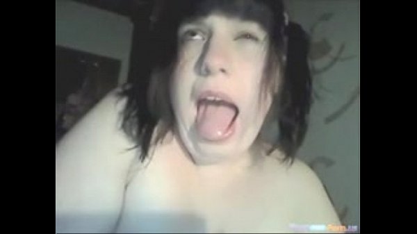 Teen Fucks Hairspray Can – Face Contorts with Orgasm