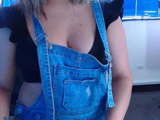 adelamoure on cam for live free nude video chat now