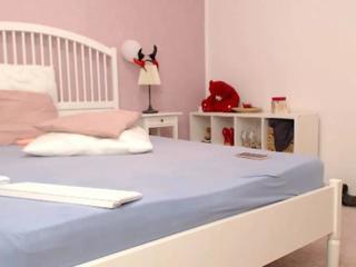 alexxxadream on cam for live free nude video chat now