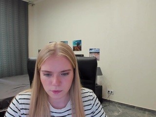 chloe-becker on cam for live free nude video chat now
