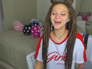 Freya on cam for live free nude video chat now