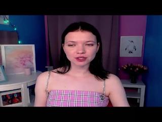 Laura Cutie on cam for live free nude video chat now