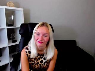 amicassie on cam for live free nude video chat now