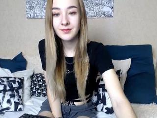 Ellie on cam for live free nude video chat now