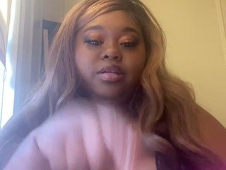 kissebycaramel on cam for live free nude video chat now