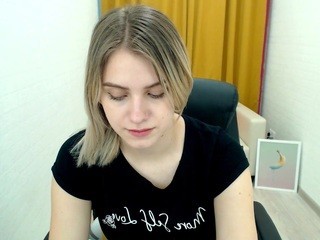 Seleniya Love on cam for live free nude video chat now