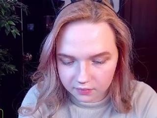 zenawo on cam for live free nude video chat now