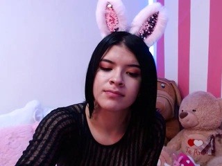 Holly Joness on cam for live free nude video chat now