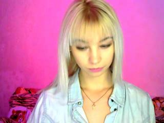 hollyqtreat on cam for live free nude video chat now