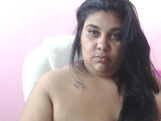leeandreina on cam for live free nude video chat now