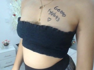amelie-mills on cam for live free nude video chat now