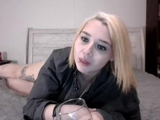 amuck27 on cam for live free nude video chat now