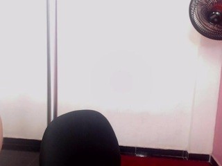 Crazy Lola on cam for live free nude video chat now