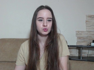 lillianqmoon on cam for live free nude video chat now