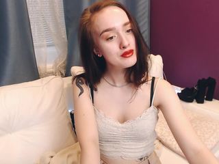 Sweet Erica on cam for live free nude video chat now