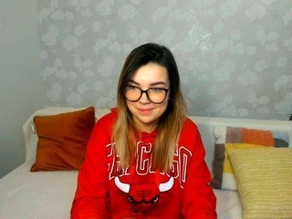gwenlevy on cam for live free nude video chat now