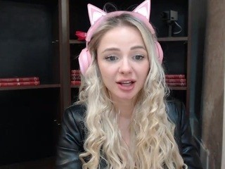 InnocentBaby9 on cam for live free nude video chat now