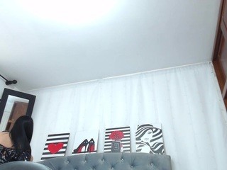 Frida <3 on cam for live free nude video chat now