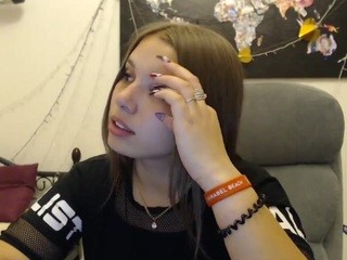 Goldd-fish on cam for live free nude video chat now