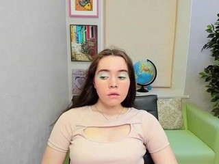 krystaldear on cam for live free nude video chat now