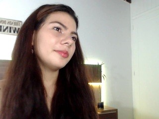 mara-evans on cam for live free nude video chat now