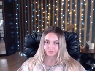 sweet-blondie on cam for live free nude video chat now
