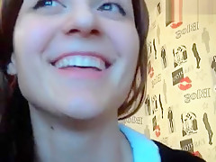 Aranfull shows her pussy