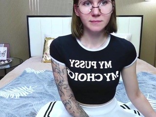 bmogirl on cam for live free nude video chat now