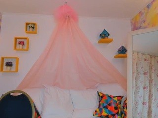 Elli-Kirk on cam for live free nude video chat now