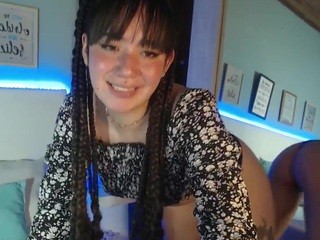 EmelySandoval on cam for live free nude video chat now