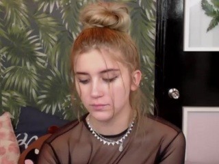 evee-grey on cam for live free nude video chat now