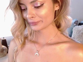 ?, ?Lyannaa?? on cam for live free nude video chat now