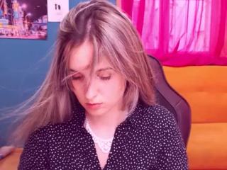 LauraFlowers on cam for live free nude video chat now