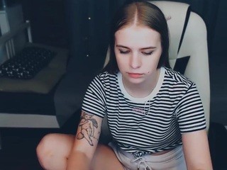 MollyMeeow on cam for live free nude video chat now