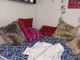 Cindyy-Pink on cam for live free nude video chat now