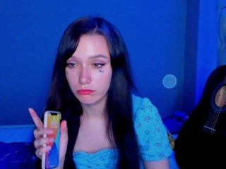 EmelieBlom on cam for live free nude video chat now